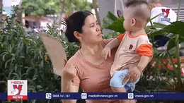 Người dân Hà Nội khổ sở đối phó tình trạng cắt điện