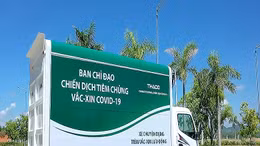 Cận cảnh xe ô tô chuyên dụng tiêm vaccine phòng COVID-19 lưu động trang bị cho CDC Hà Nội