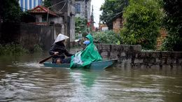 Nước sông Bùi dâng cao khiến cuộc sống hàng trăm hộ dân ở Hà Nội xáo trộn