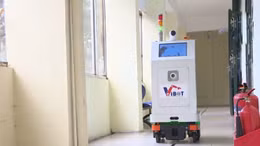 Robot phục vụ trong khu cách ly