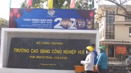 Huế sản xuất nước rửa tay phát miễn phí cho người dân
