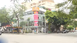 Cửa hàng kinh doanh ‘oằn mình’ trong mùa dịch