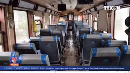 Đang dừng tránh trong ga, tàu khách bất ngờ bốc cháy 