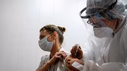 Những hình ảnh đầu tiên về đợt tiêm chủng đại trà vaccine COVID-19 tại Moskva
