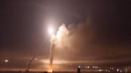 Video phòng không Syria khai hoả chặn đứng hầu hết tên lửa nhằm vào thủ đô