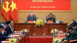 Phó Thủ tướng Thường trực Nguyễn Hòa Bình thăm và làm việc với Quân khu 5