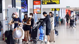 Yêu cầu 'siết' kiểm soát nhân viên bốc xếp sân bay