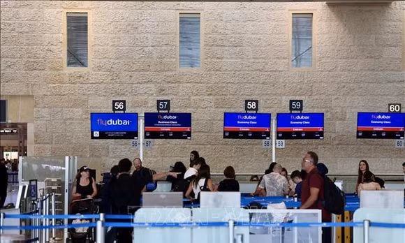 Khu vực làm thủ tục của hãng hàng không FlyDubai tại sân bay quốc tế Ben Gurion gần Tel Aviv, Israel, ngày 30/9/2026. Ảnh: THX/TTXVN phát