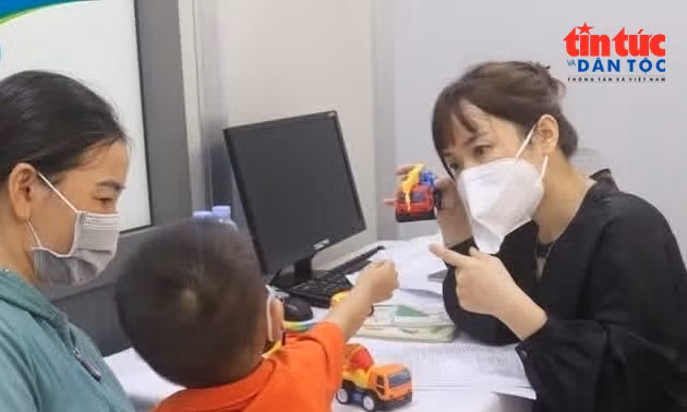 Bác sĩ ơi: Nhận biết sớm dấu hiệu trẻ tự kỷ