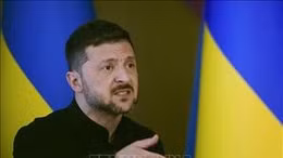 Tổng thống Ukraine Volodymyr Zelensky phát biểu trong cuộc họp báo tại Kiev. Ảnh: Kyodo/TTXVN