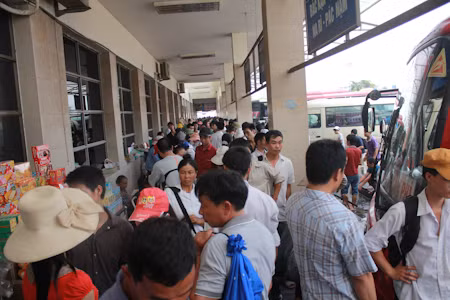 Sĩ tử vật vã với xe buýt trong ngày thi cuối ảnh 5