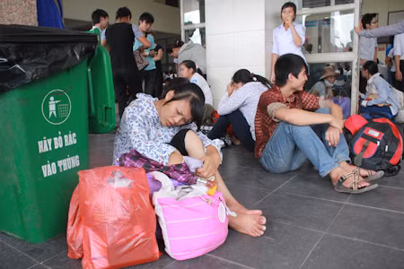 Sĩ tử vật vã với xe buýt trong ngày thi cuối ảnh 8