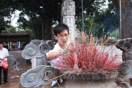 Hà Nội: Thí sinh nương nhờ cửa chùa giờ nghỉ trưa ảnh 6