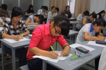 23 thí sinh vi phạm quy chế trong buổi thi đầu tiên ảnh 1