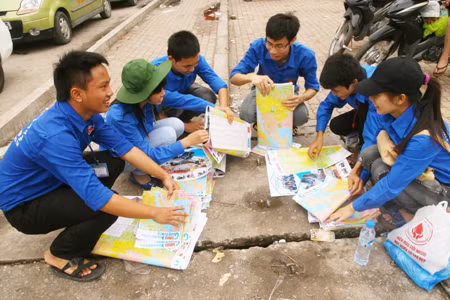 Tiếp tục hoạt động hỗ trợ sinh viên thi đại học đợt 2 ảnh 2