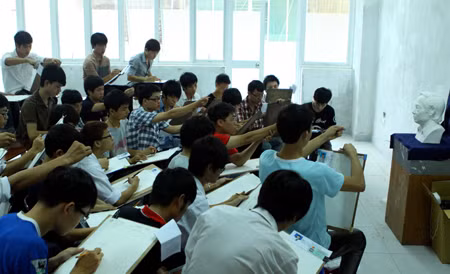 Thi ĐH, CĐ năm 2012 : Xem thí sinh năng khiếu môn vẽ ảnh 7
