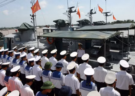 Chắc tay súng nơi con sóng dữ ảnh 2