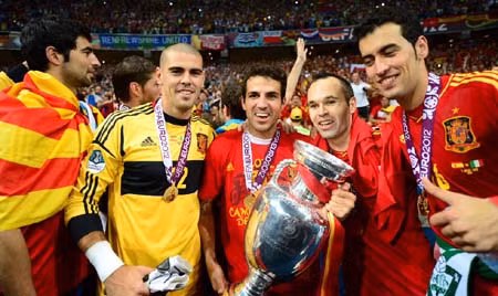 EURO 2012: Nhà vô địch huyền thoại ảnh 1
