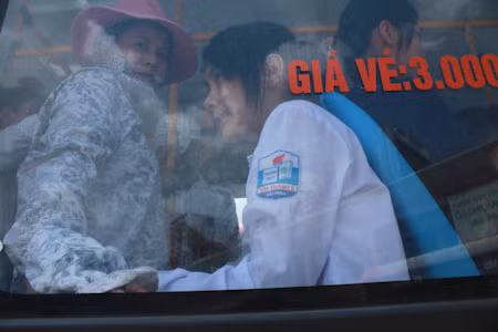 Sĩ tử vật vã với xe buýt trong ngày thi cuối ảnh 14