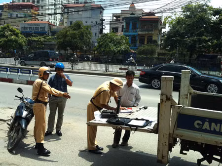 CSGT Hà Nội xử nghiêm vi phạm nồng độ cồn, đảm bảo ATGT ảnh 2