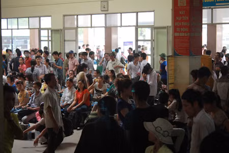 Sĩ tử vật vã với xe buýt trong ngày thi cuối ảnh 3