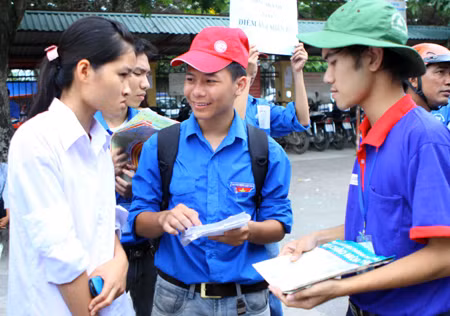 Tiếp tục hoạt động hỗ trợ sinh viên thi đại học đợt 2 ảnh 4