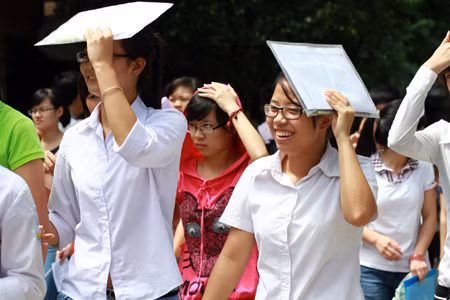 Thí sinh phấn khởi sau môn thi đầu tiên đợt 2 ảnh 1