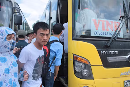 Sĩ tử vật vã với xe buýt trong ngày thi cuối ảnh 6