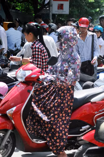 Muôn vẻ phụ huynh 'ngóng' sĩ tử ảnh 11