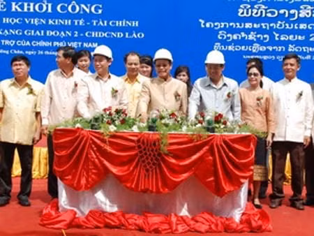 Hội nghị hợp tác kinh tế đầu tư Việt Nam- Lào ảnh 1