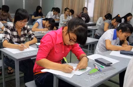 Ngày đầu kỳ thi tuyển sinh ĐH: Hơn 660.000 thí sinh dự thi ảnh 1