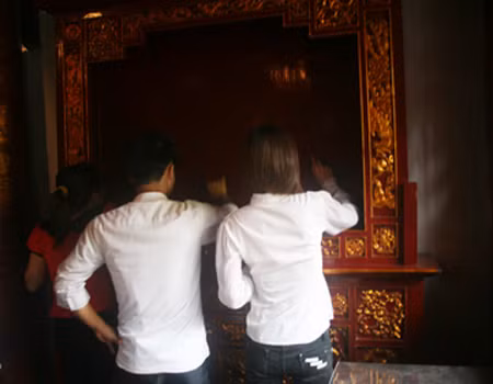Cùng sĩ tử đến Văn Miếu cầu may ảnh 10