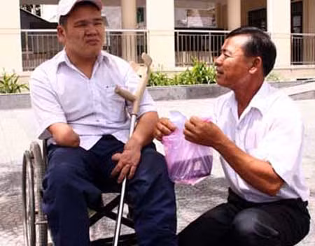 Một thí sinh khuyết tật được hướng dẫn xét tuyển đặc cách vào ĐH ảnh 1