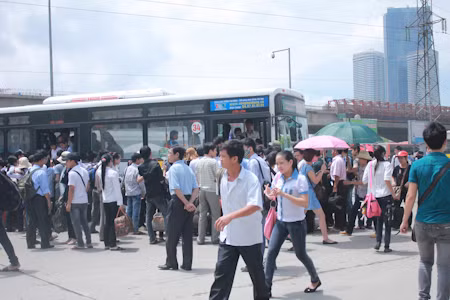 Sĩ tử vật vã với xe buýt trong ngày thi cuối ảnh 11