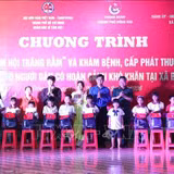 'Đêm hội trăng rằm' ấm áp đến với thiếu nhi vùng biên