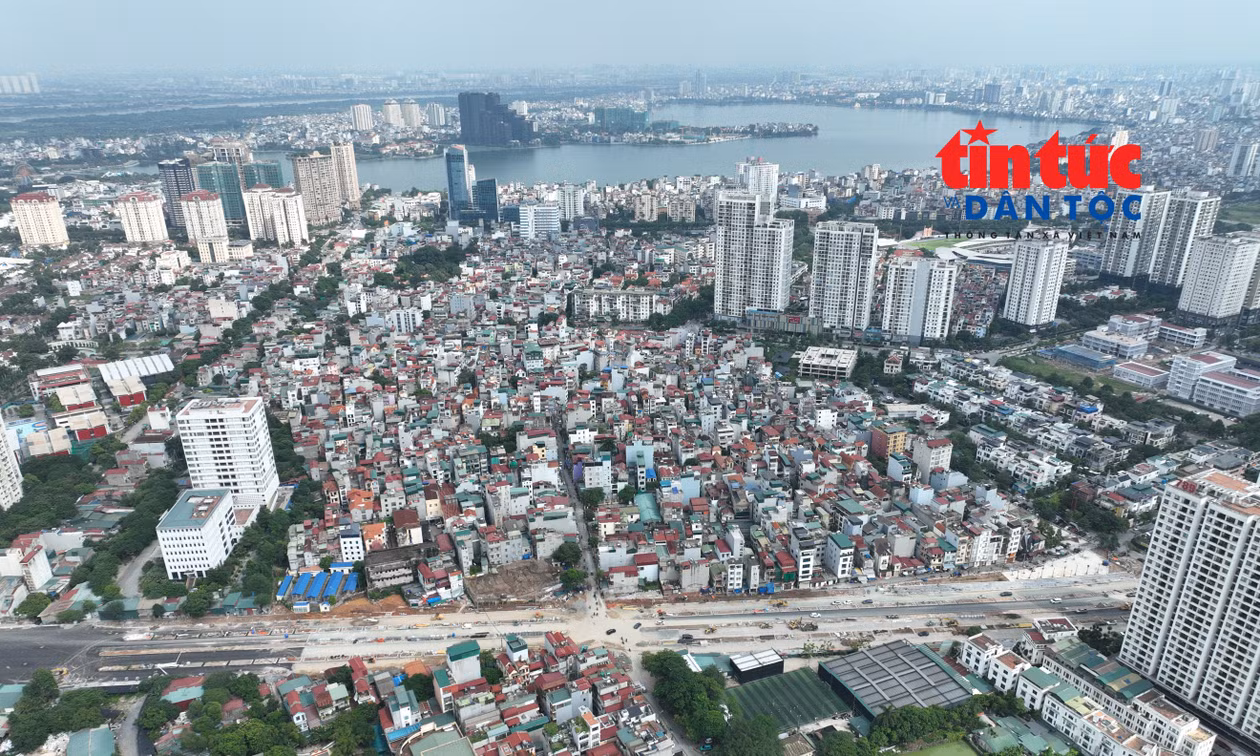 Vành đai 2,5 qua Xuân Đỉnh đang trải nhựa, chuẩn bị thông xe kỹ thuật