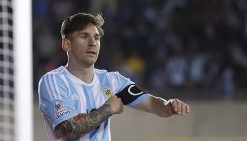 Messi mờ nhạt trong lần 100 khoác áo Argentina ảnh 1