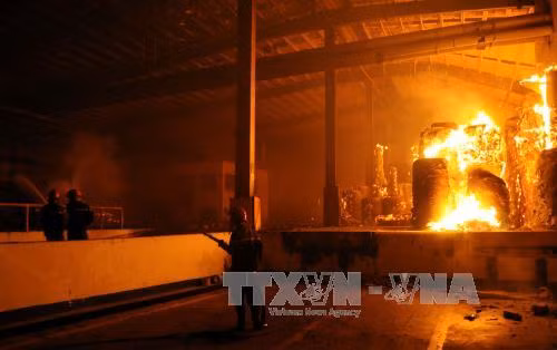 Cháy suốt đêm tại KCN Nhơn Trạch - Đồng Nai ảnh 1