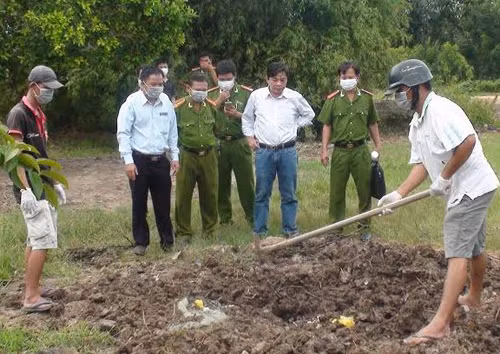Buộc bệnh viện Lê Ngọc Tùng xử lý hậu quả rác thải y tế ảnh 1