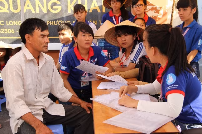 Hàng nghìn thí sinh đổ về TP.HCM dự thi tốt nghệp ảnh 7