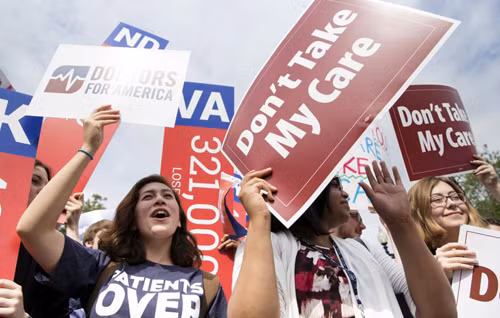 Tòa án Tối cao Mỹ ra phán quyết ủng hộ ObamaCare ảnh 1