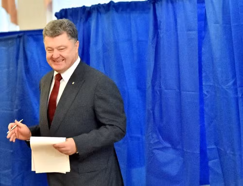 Tài phiệt Ukraine "rơi rụng", chỉ Tổng thống Poroshenko kiếm được tiền ảnh 2