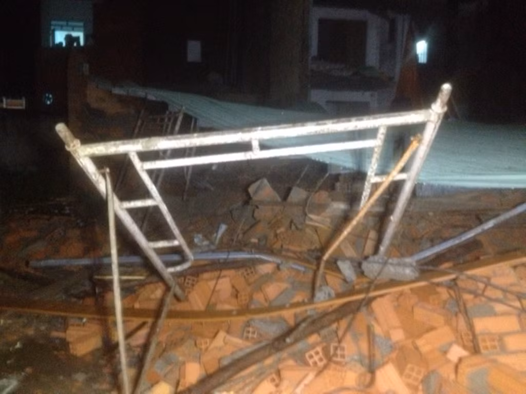 Sập nhà đang xây tại TPHCM, 11 người thương vong ảnh 1