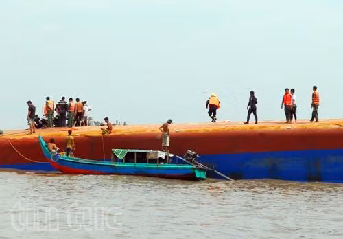 Mở rộng thêm 10 hải lý tìm kiếm nạn nhân mất tích sông Soài Rạp ảnh 2