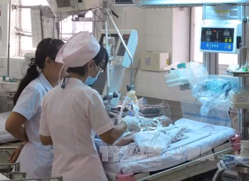 Tăng giá dịch vụ y tế: Người nghèo, người có thẻ bảo hiểm được lợi ảnh 2