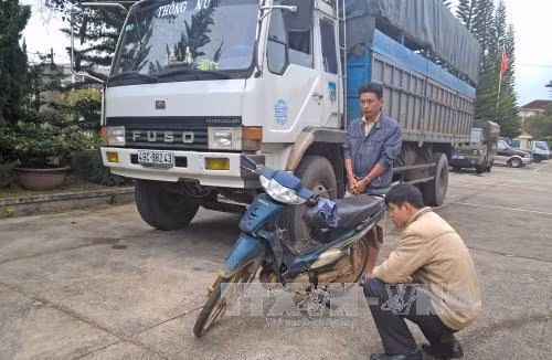 Bắt lái xe gây tai nạn chết hai người rồi bỏ trốn ảnh 1