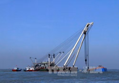 Trục vớt thành công tàu Hoàng Phúc 18 ảnh 8