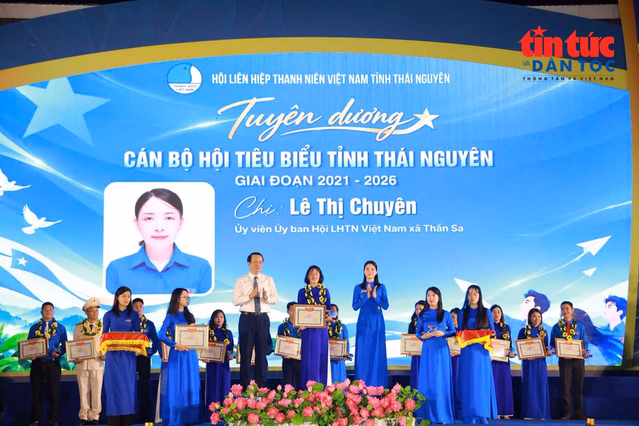 baotintuc_tr_cbdoantb.jpg