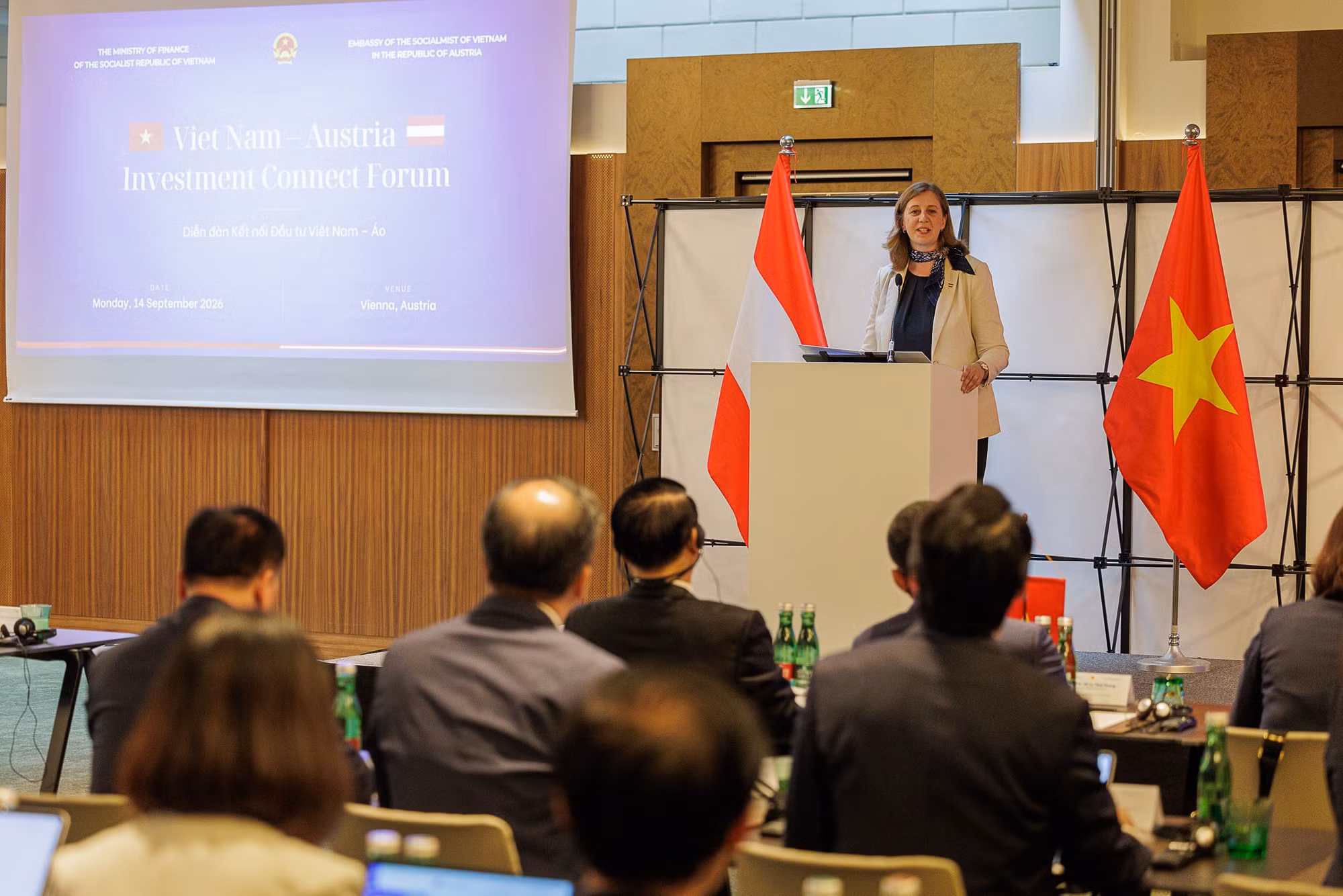 ba-barbara-eibinger-miedl-thu-truong-thuong-truc-bo-tai-chinh-cong-hoa-ao.jpg