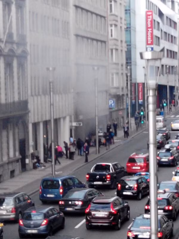 Thêm một vụ nổ tại ga tàu điện ngầm ở Brussels ảnh 1